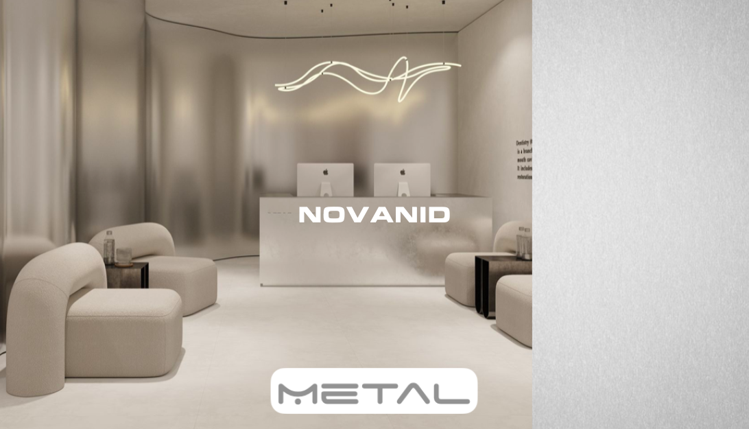 Recepción moderna con muebles en tonos claros PANELES DECORATIVOS DE ALUMINIO y logotipo de "NOVANID" 