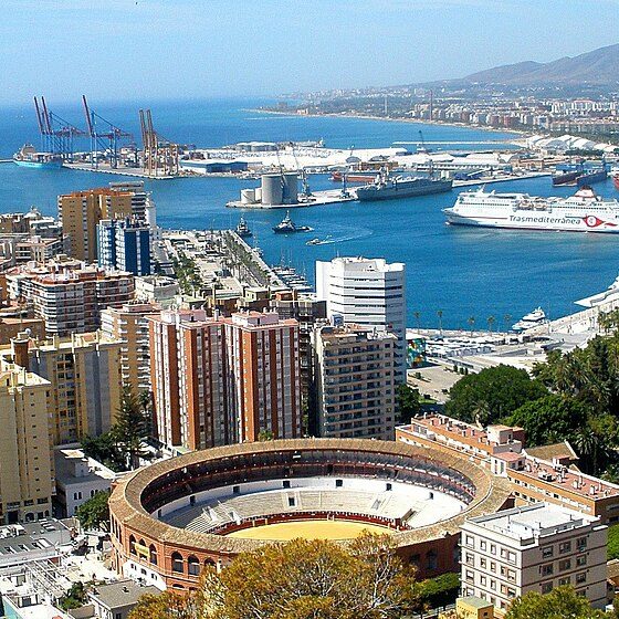Vista panorámica del puerto y la plaza de toros en MÁLAGA
